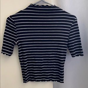 long sleeves crop top with a mock neck